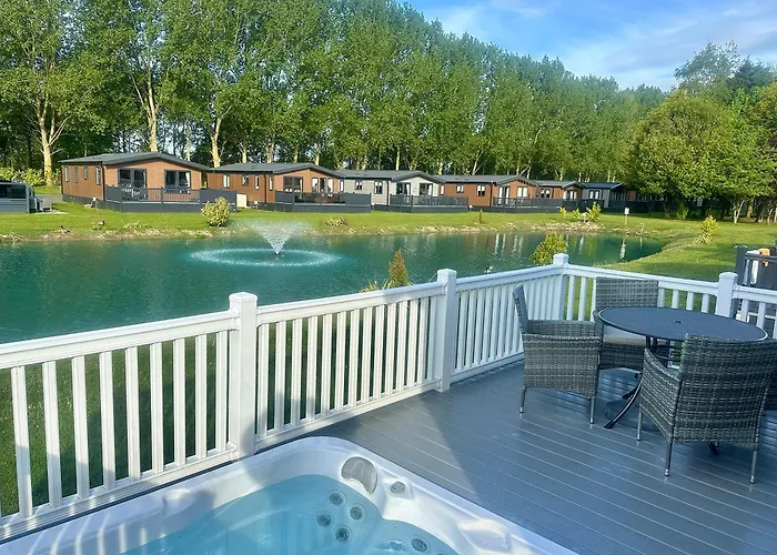 Honey Bee With Hot Tub * York