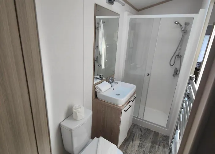 Honey Bee With Hot Tub Holiday home *