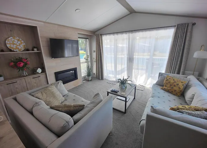 Honey Bee With Hot Tub *