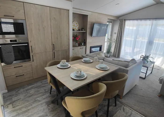 Holiday home Honey Bee With Hot Tub *