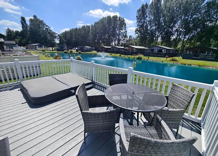 Honey Bee With Hot Tub *