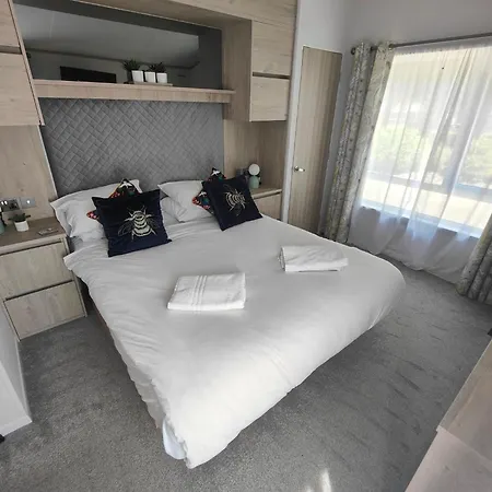 Honey Bee With Hot Tub Hébergement de vacances *