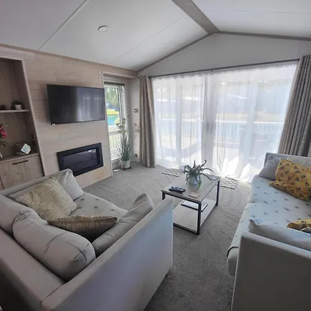 Honey Bee With Hot Tub *