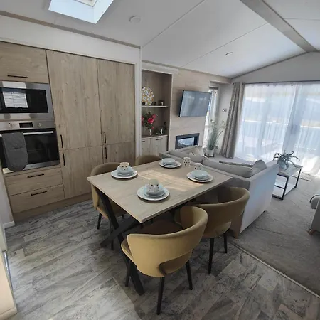 Hébergement de vacances Honey Bee With Hot Tub *