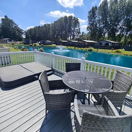 Honey Bee With Hot Tub *