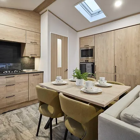 Honey Bee With Hot Tub